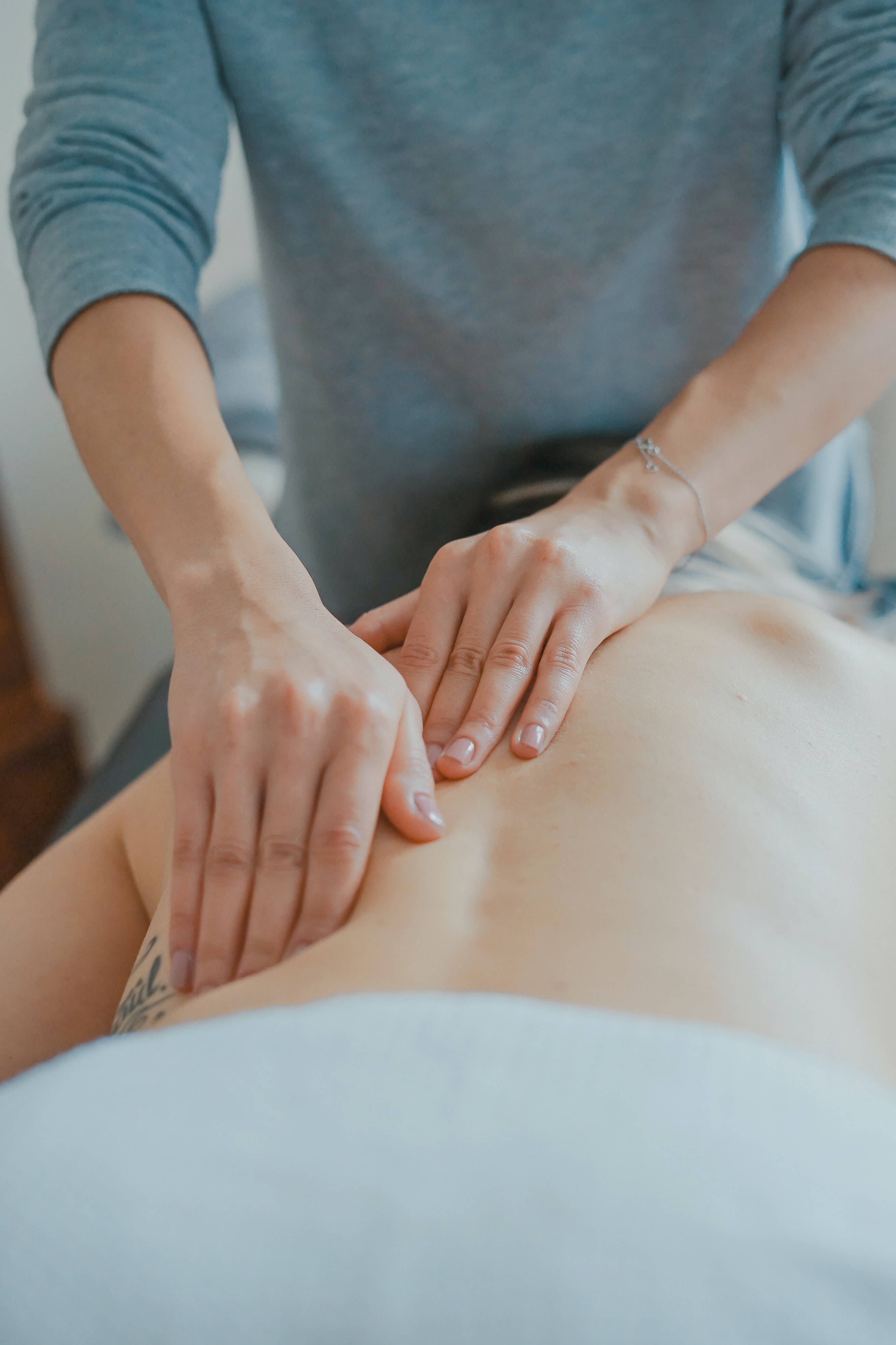Upper back massage 💆‍♀️